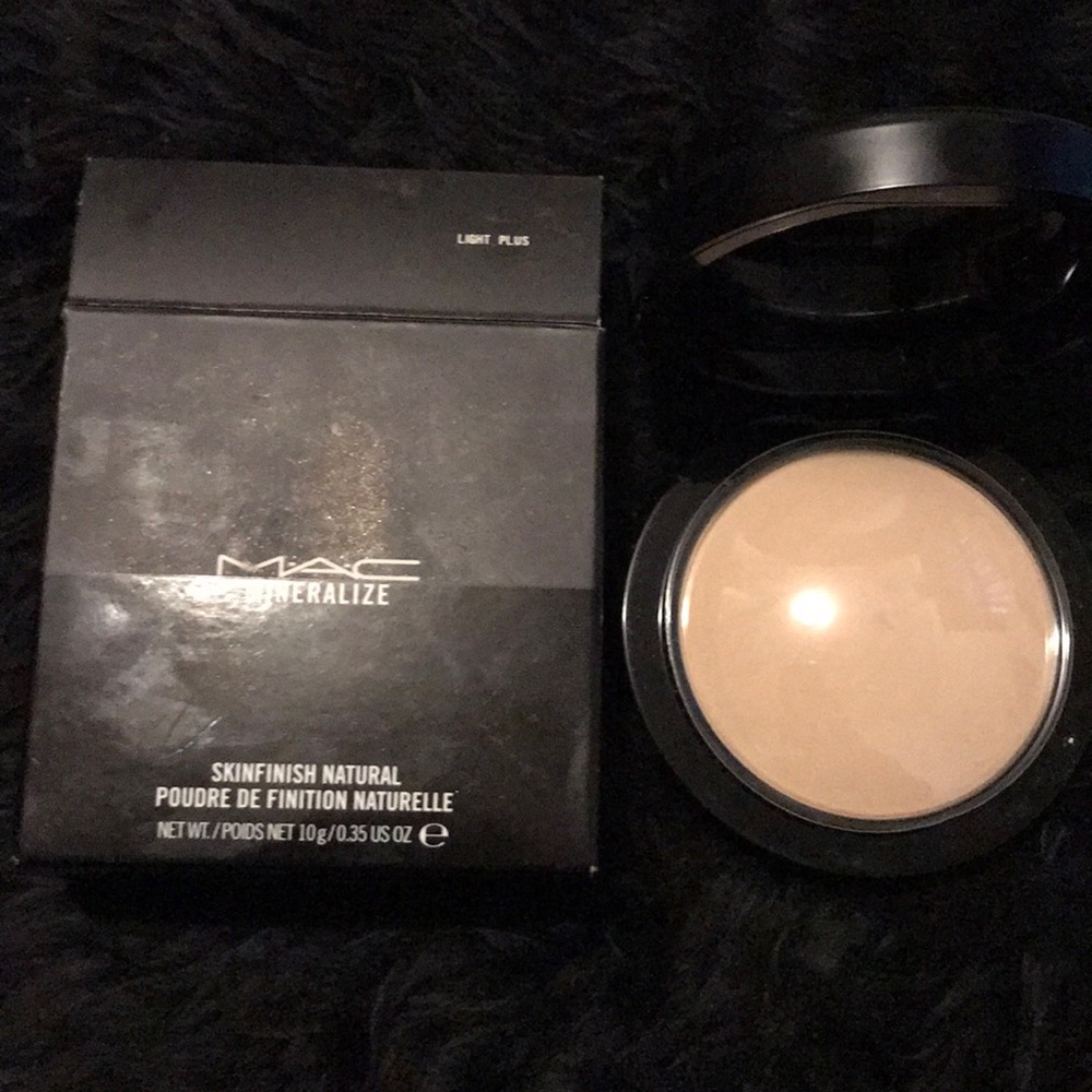 Mac Mineralize Powder - Light Plus